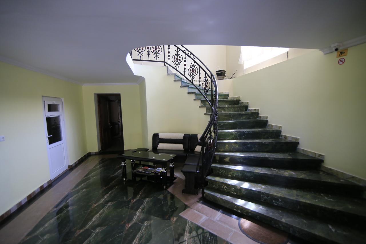 Hotel Tedi Kvareli Extérieur photo